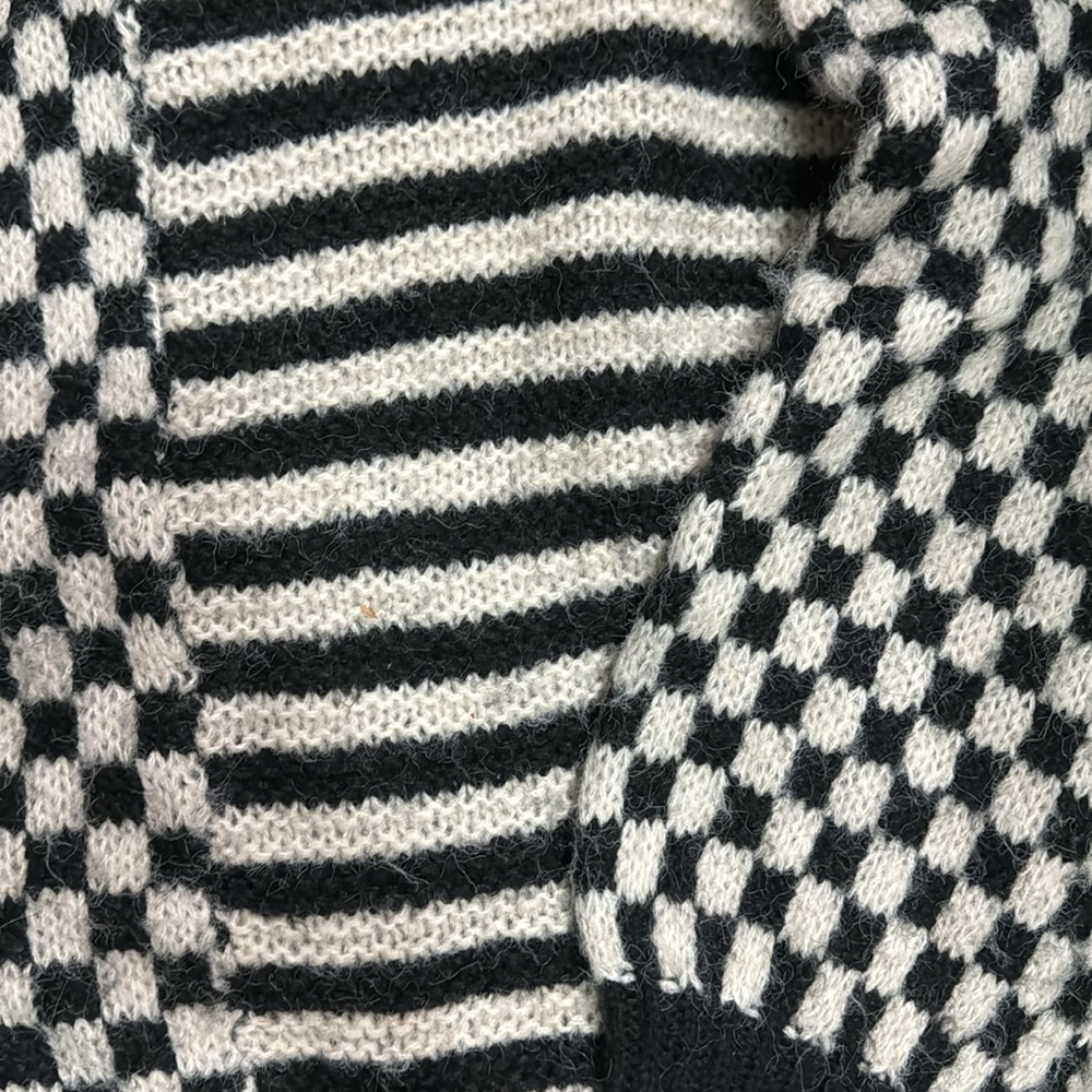 Checkered Sweater - Picture 3 of 5